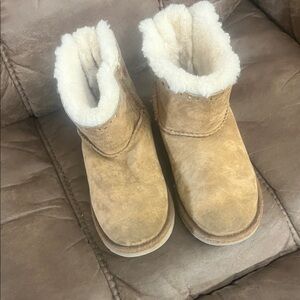 UGG girl boots sz 2